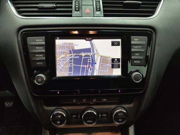 Skoda Octavia Combi 1.6 TDI Ambition - Imagen 22