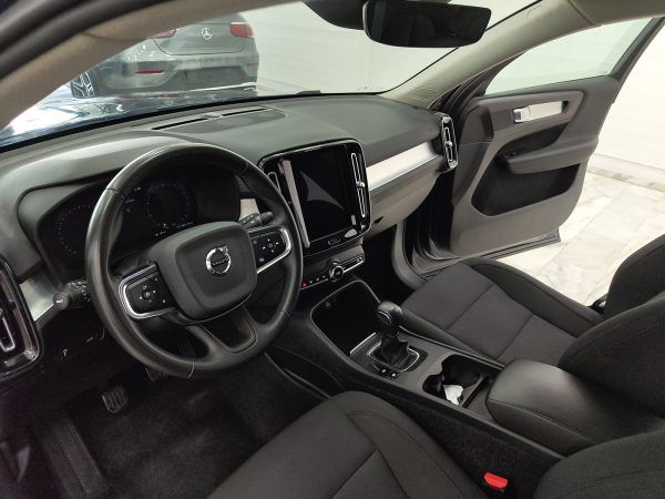 Volvo XC40 T2 Momentum Pro - Imagen 9