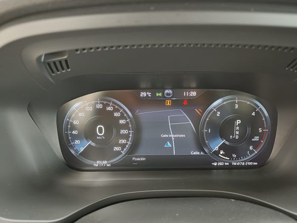 Volvo XC60 D4 R-Design Geartronic - Imagen 21