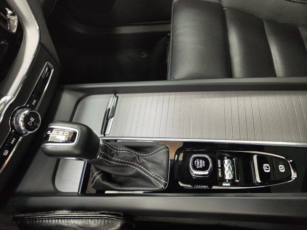 Volvo XC60 D4 R-Design Geartronic - Imagen 24
