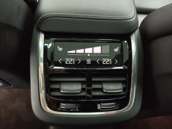 Volvo XC60 D4 R-Design Geartronic - Imagen 25