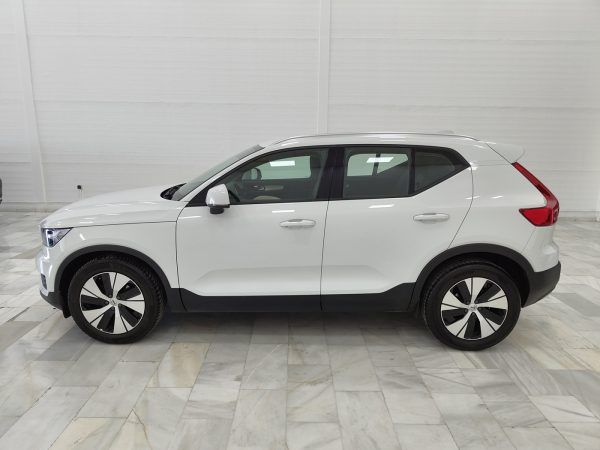Volvo XC40 T2 Momentum Pro - Imagen 2