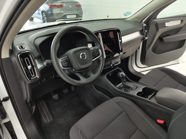Volvo XC40 T2 Momentum Pro - Imagen 9