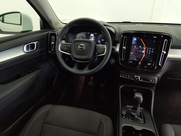 Volvo XC40 T2 Momentum Pro - Imagen 11