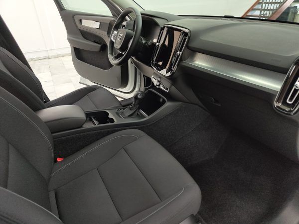 Volvo XC40 T2 Momentum Pro - Imagen 13