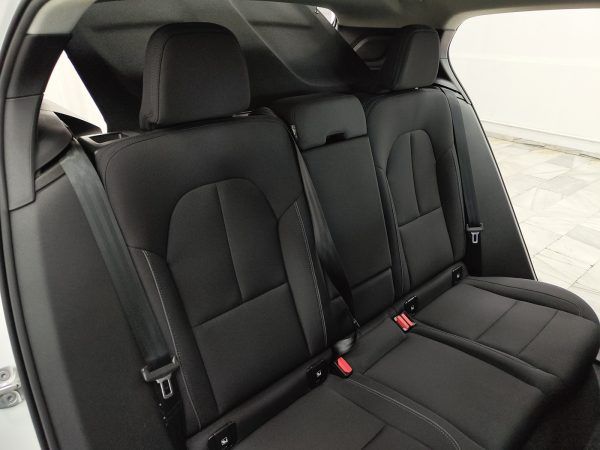Volvo XC40 T2 Momentum Pro - Imagen 15