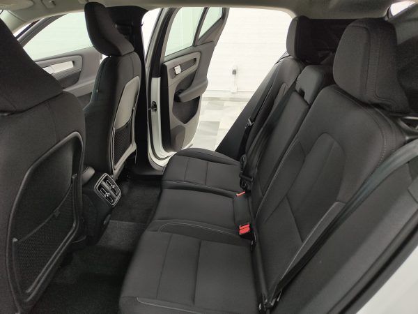 Volvo XC40 T2 Momentum Pro - Imagen 17