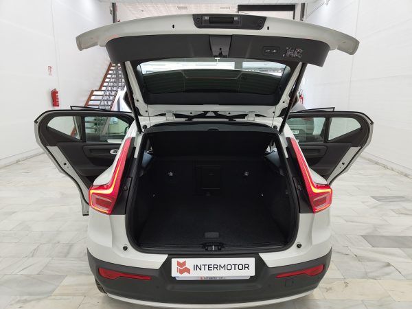 Volvo XC40 T2 Momentum Pro - Imagen 18