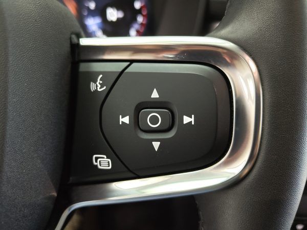 Volvo XC40 T2 Momentum Pro - Imagen 24