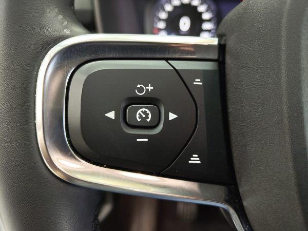 Volvo XC40 T2 Momentum Pro - Imagen 25