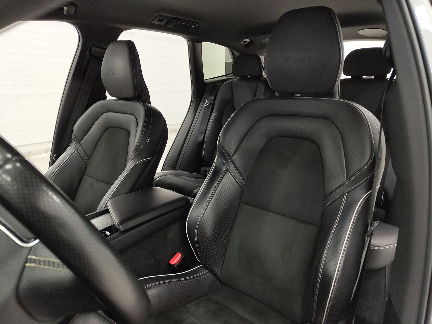 Volvo XC60 D4 R-Design Geartronic - Imagen 10