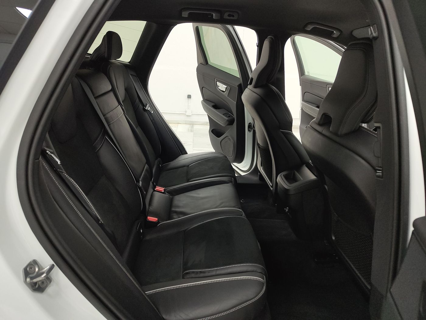 Volvo XC60 D4 R-Design Geartronic - Imagen 14