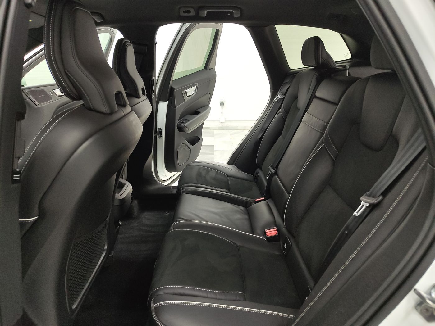 Volvo XC60 D4 R-Design Geartronic - Imagen 17