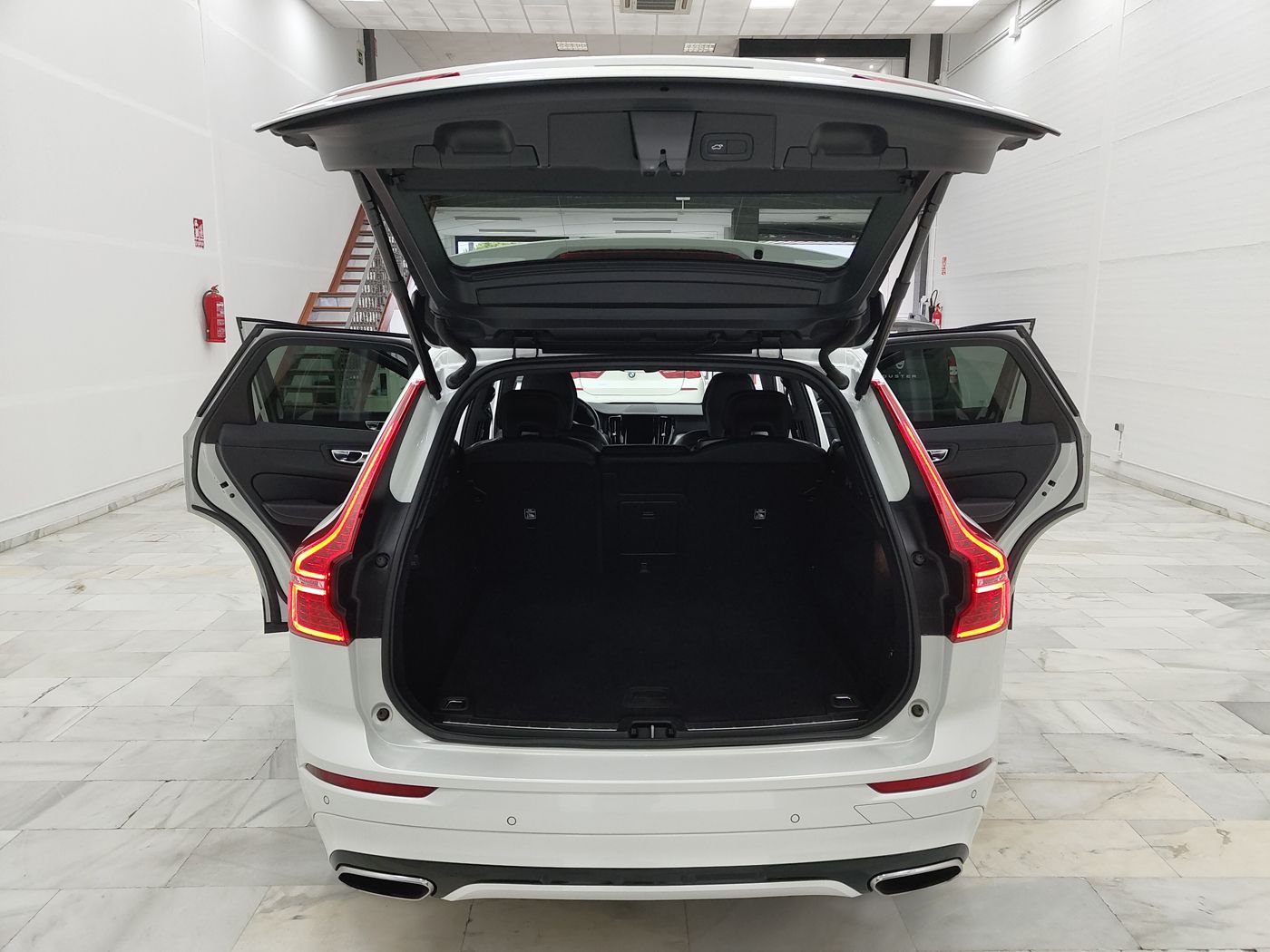 Volvo XC60 D4 R-Design Geartronic - Imagen 18