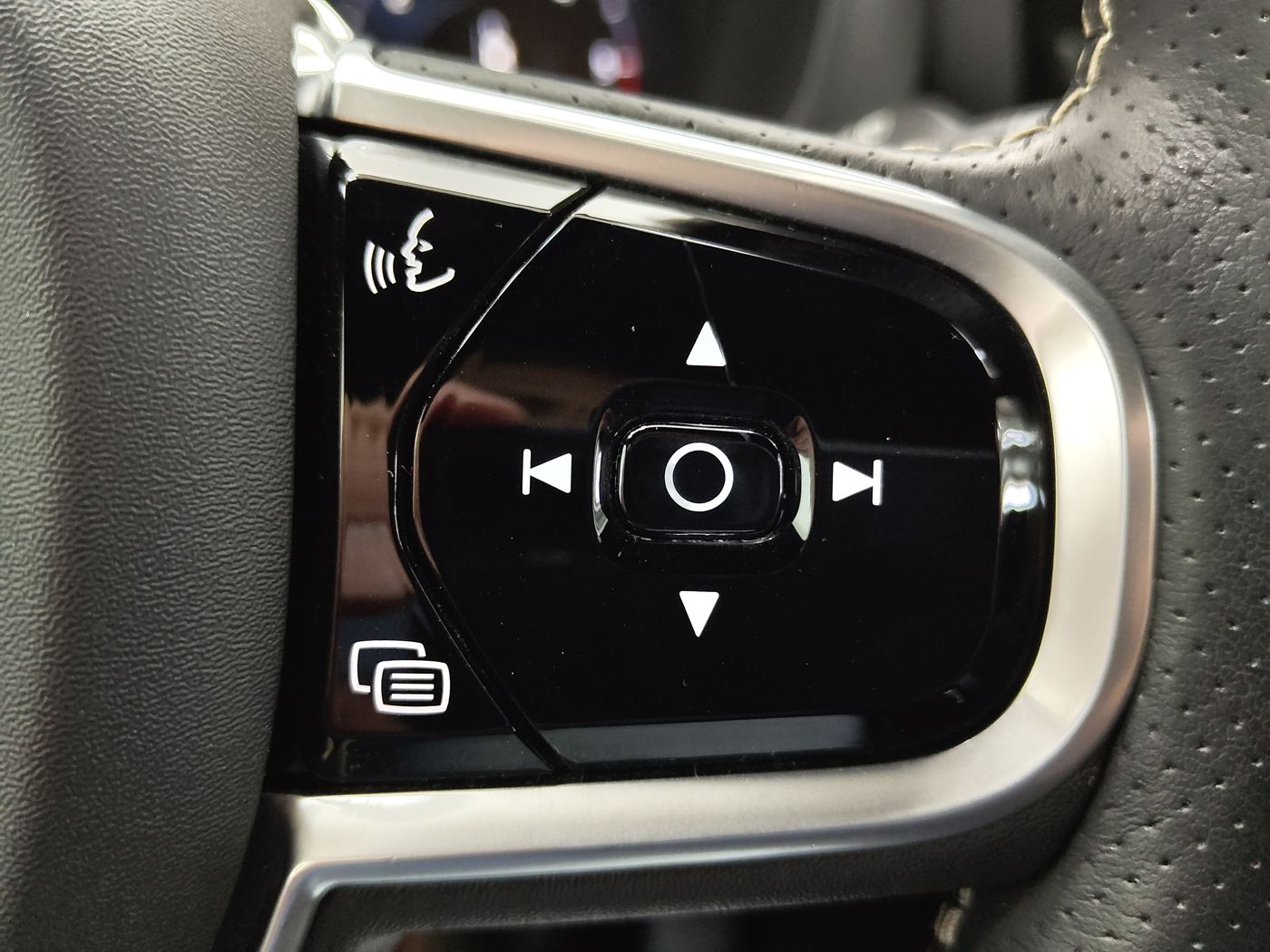 Volvo XC60 D4 R-Design Geartronic - Imagen 25