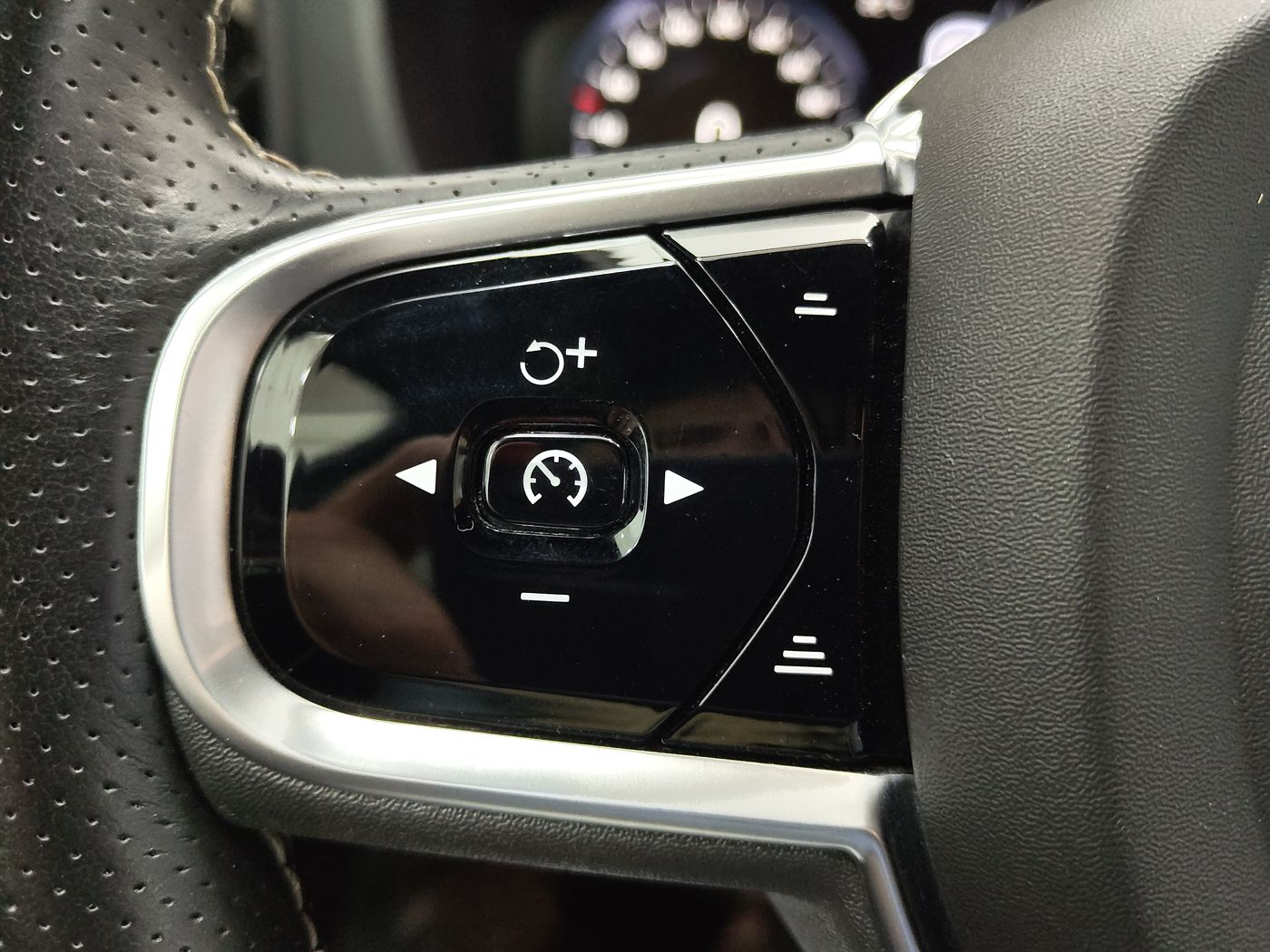 Volvo XC60 D4 R-Design Geartronic - Imagen 26