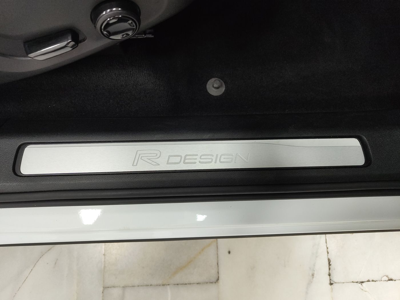 Volvo XC60 D4 R-Design Geartronic - Imagen 30