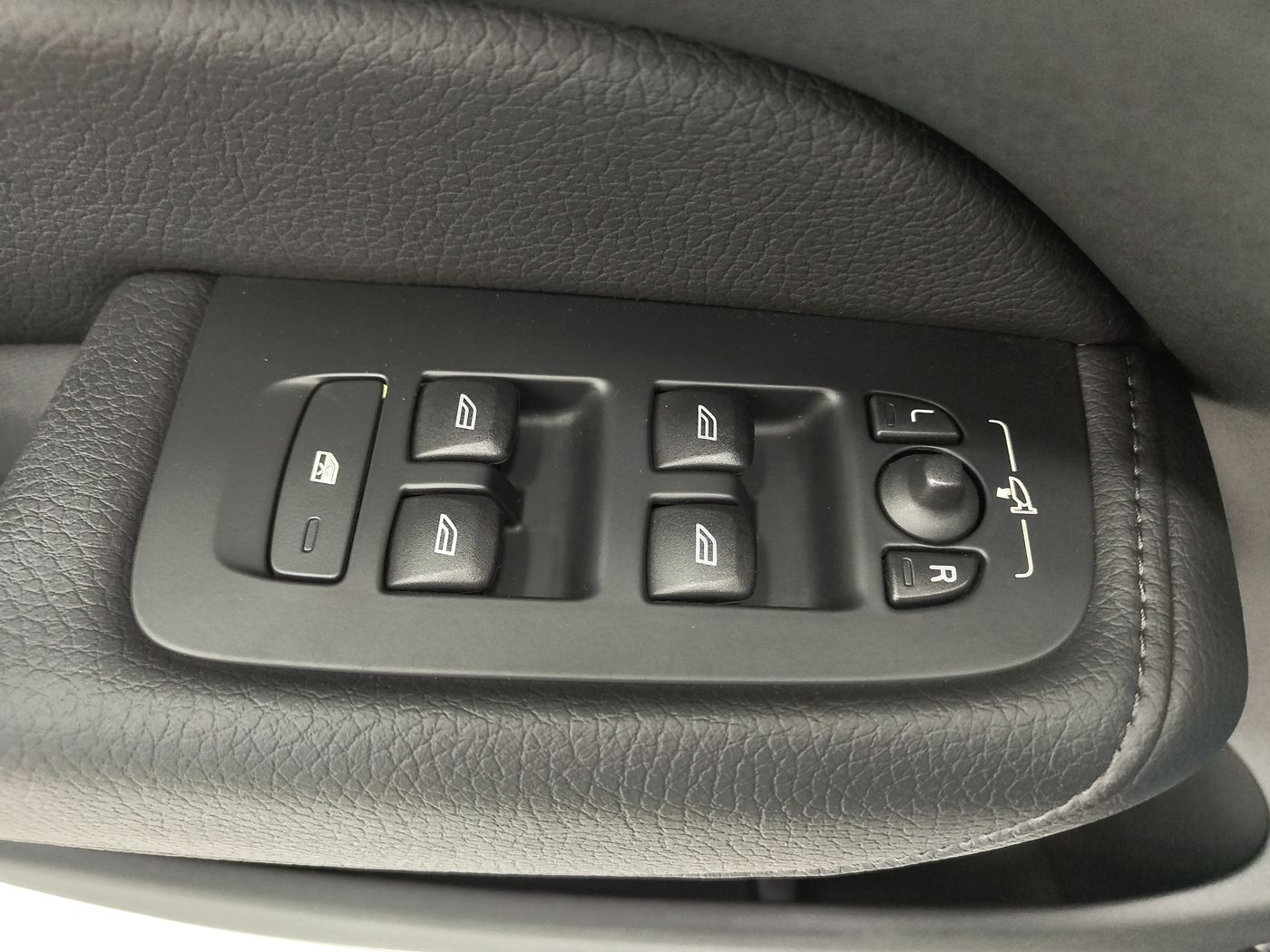 Volvo XC60 D4 Geartronic - Imagen 26