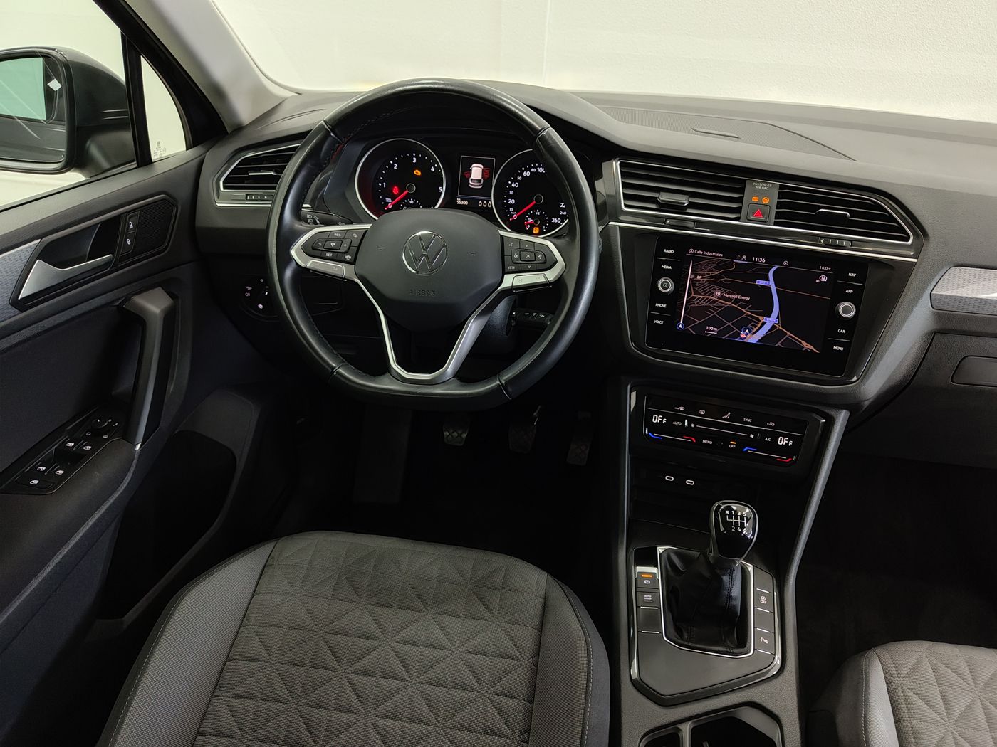 Volkswagen Tiguan 2.0 TDI Live - Imagen 11